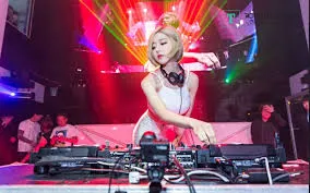 Beer club với DJ nổi tiếng: "Quẩy" hết mình trong không gian âm nhạc đỉnh cao