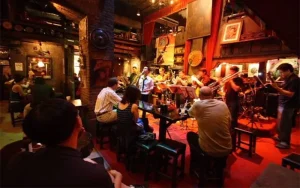 Điểm khác biệt giữa beer club và pub: So sánh chi tiết để bạn lựa chọn