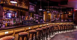 Beer club và quán bar khác nhau gì? So sánh chi tiết để bạn dễ dàng lựa chọn