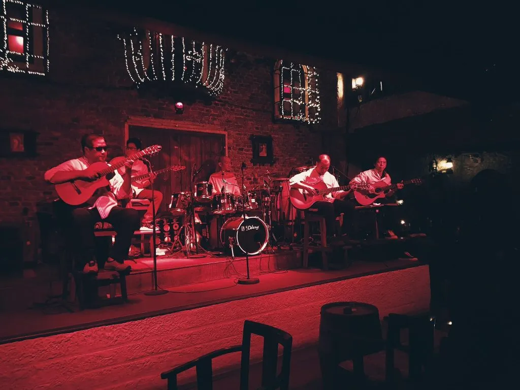 Kinh nghiệm thực tế: Hút thuốc tại beer club ở Hà Nội